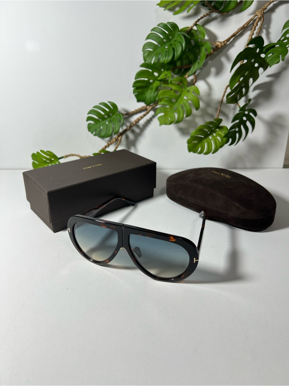 Tom Ford Black Tortoiseshell Aviator Sunglasses with Gradient Blue Lenses